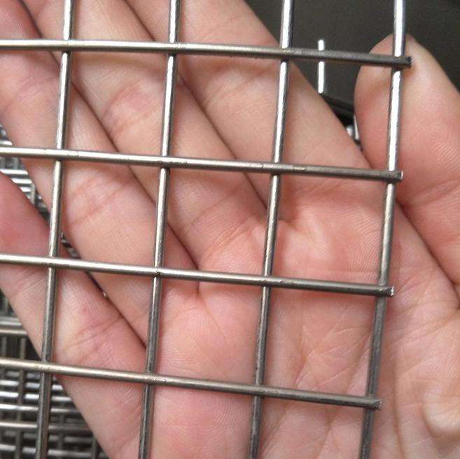 不銹鋼電焊網的優勢特點 不銹鋼電焊網的優勢特點